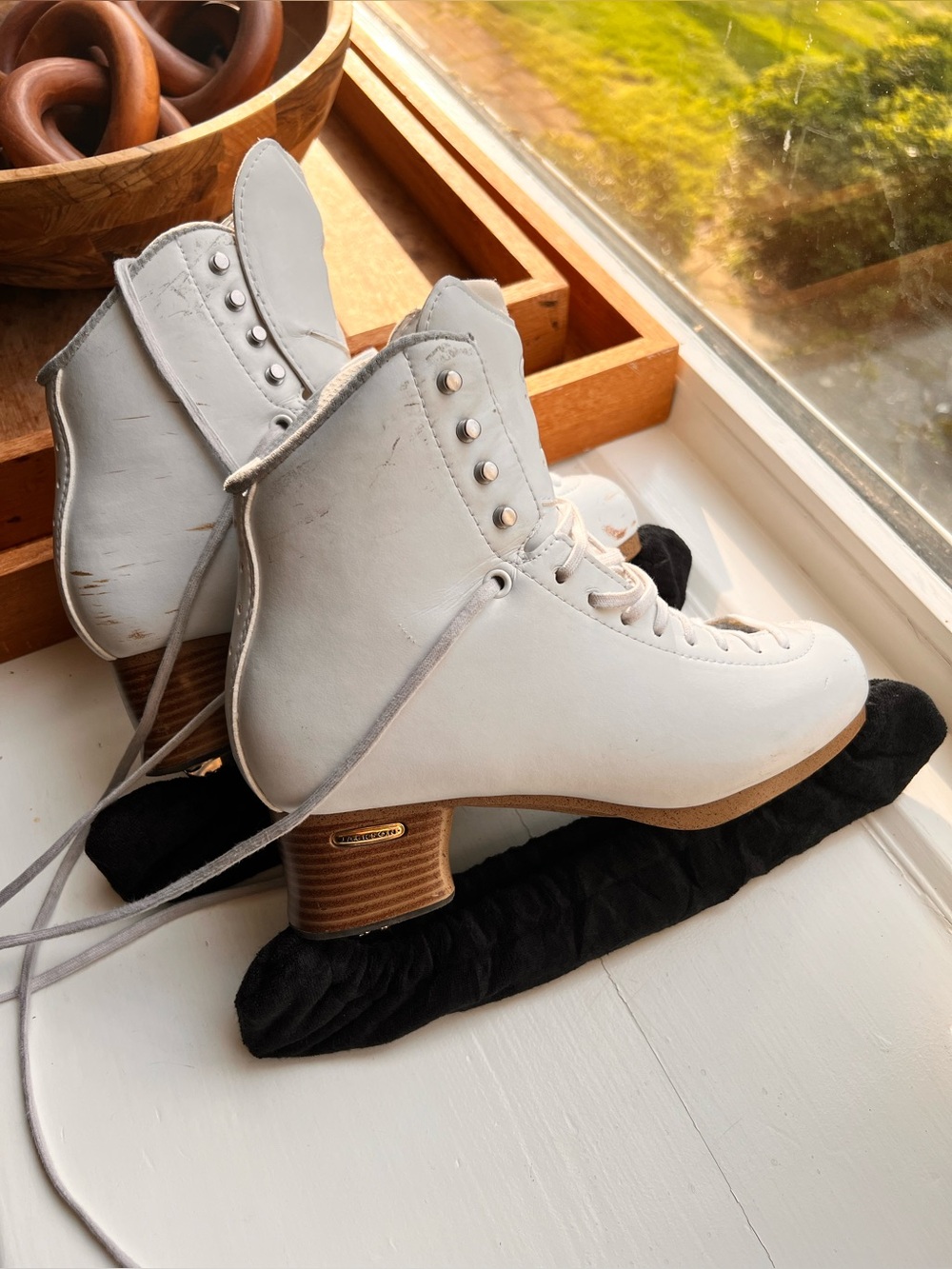Jackson Figure Skates! - Picture 2 of 9